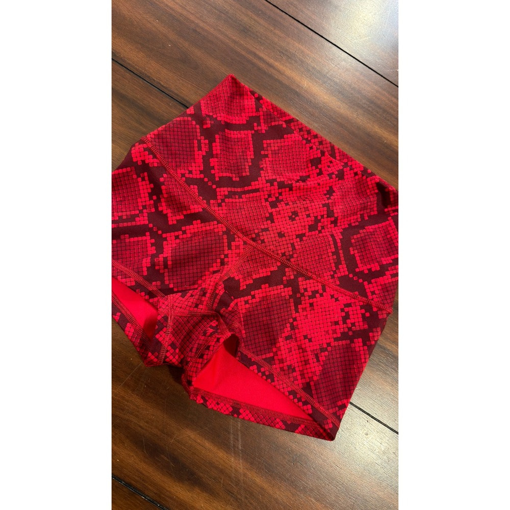 Lululemon Red Snakeskin High Rise Yoga Shorts Size 4 Burgundy Animal Print - Picture 7 of 16